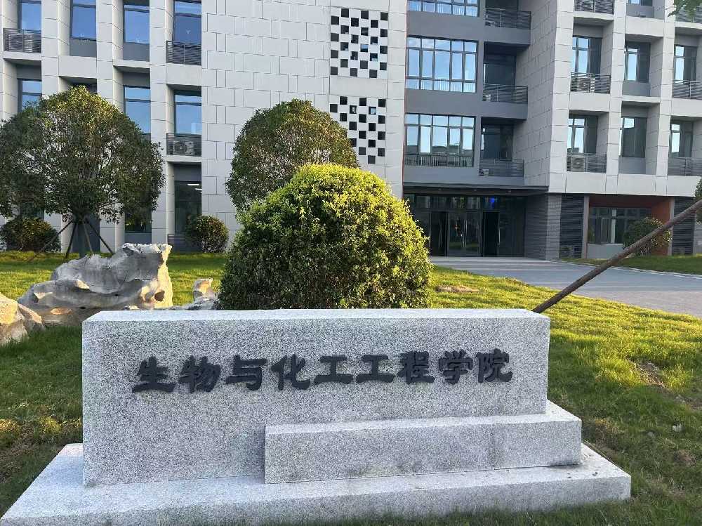 宛城区扬州职业大学体育场高杆灯项目